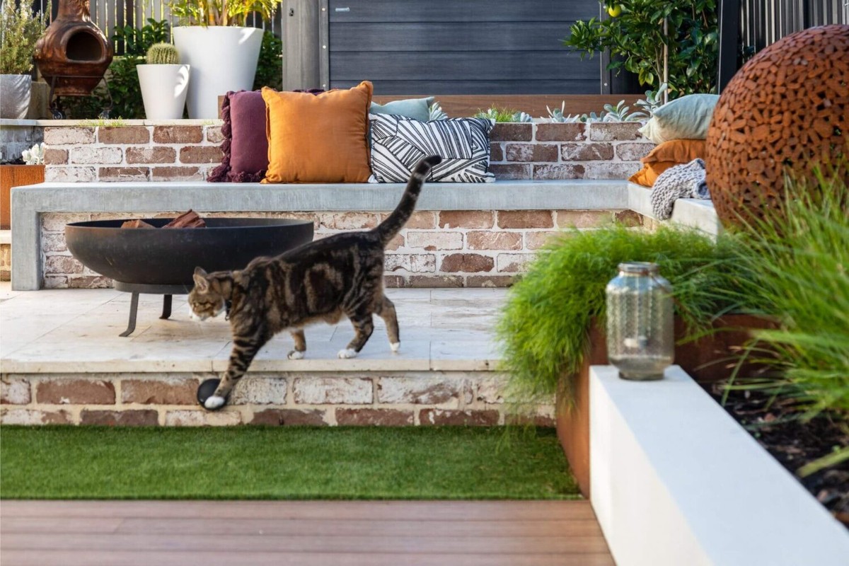 Landscaping design with feature retaining walls