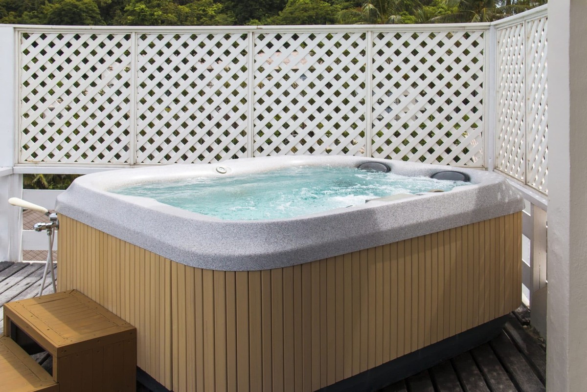 Outdoor Spa enclosed in white lattice fence